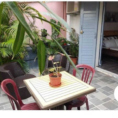 Appartements Et Chambres En Coeur De Ville Saint-Denis - Entree Autonome - Check In 14H30- Exterior foto
