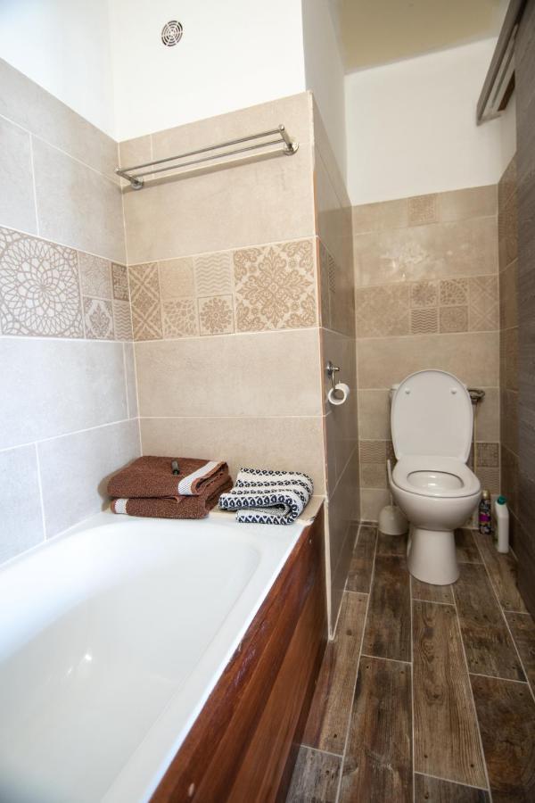 Appartements Et Chambres En Coeur De Ville Saint-Denis - Entree Autonome - Check In 14H30- Exterior foto