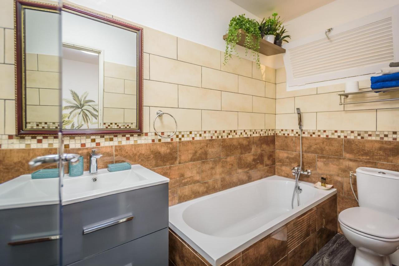 Appartements Et Chambres En Coeur De Ville Saint-Denis - Entree Autonome - Check In 14H30- Exterior foto